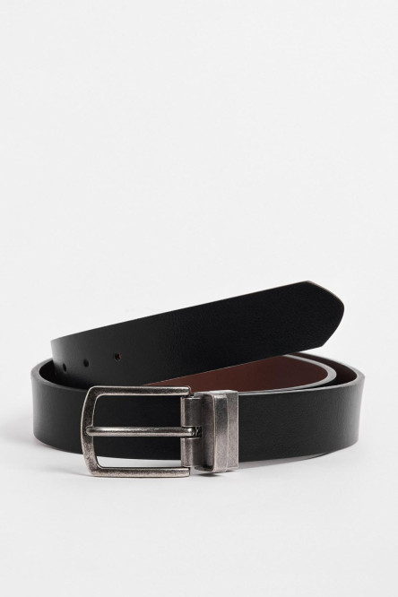 Cinturón masculino negro sintético doble faz con hebilla metálica.
