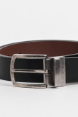 Cinturón masculino negro sintético doble faz con hebilla metálica.