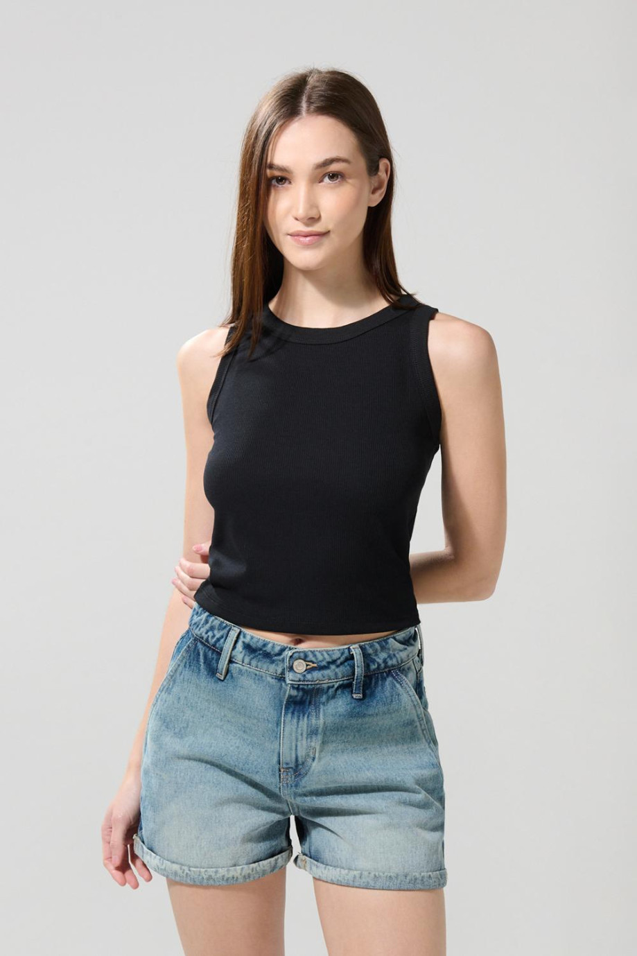 Camiseta acanalada ajustada unicolor con manga sisa