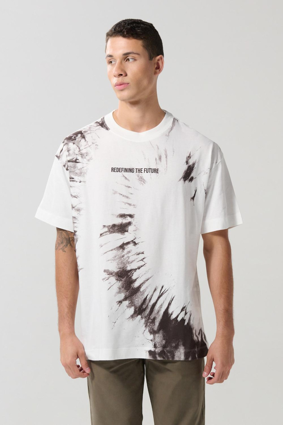 Camiseta manga corta crema oversize con estampados