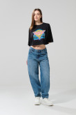 Camiseta crop top oversize negra con arte de Coca-Cola