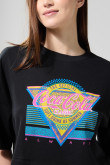 Camiseta crop top oversize negra con arte de Coca-Cola