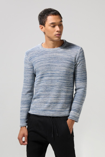 Suéter multicolor,  con cuello redondo y bordes sueltos