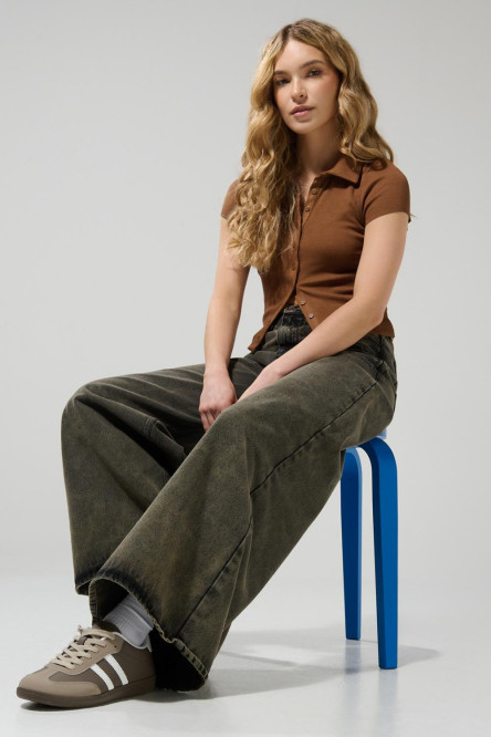 Jean palazzo tiro medio gris oscuro con bota ancha