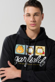 Buzo negro con capota, bolsillo y diseño de Garfield