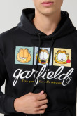 Buzo negro con capota, bolsillo y diseño de Garfield