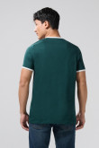 Camiseta college verde oscura con manga corta y contrastes