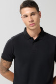 Camiseta unicolor polo con botones en frente y manga corta