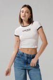 Camiseta college crema cuello redondo con contrastes