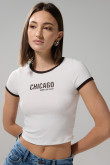 Camiseta college crema cuello redondo con contrastes