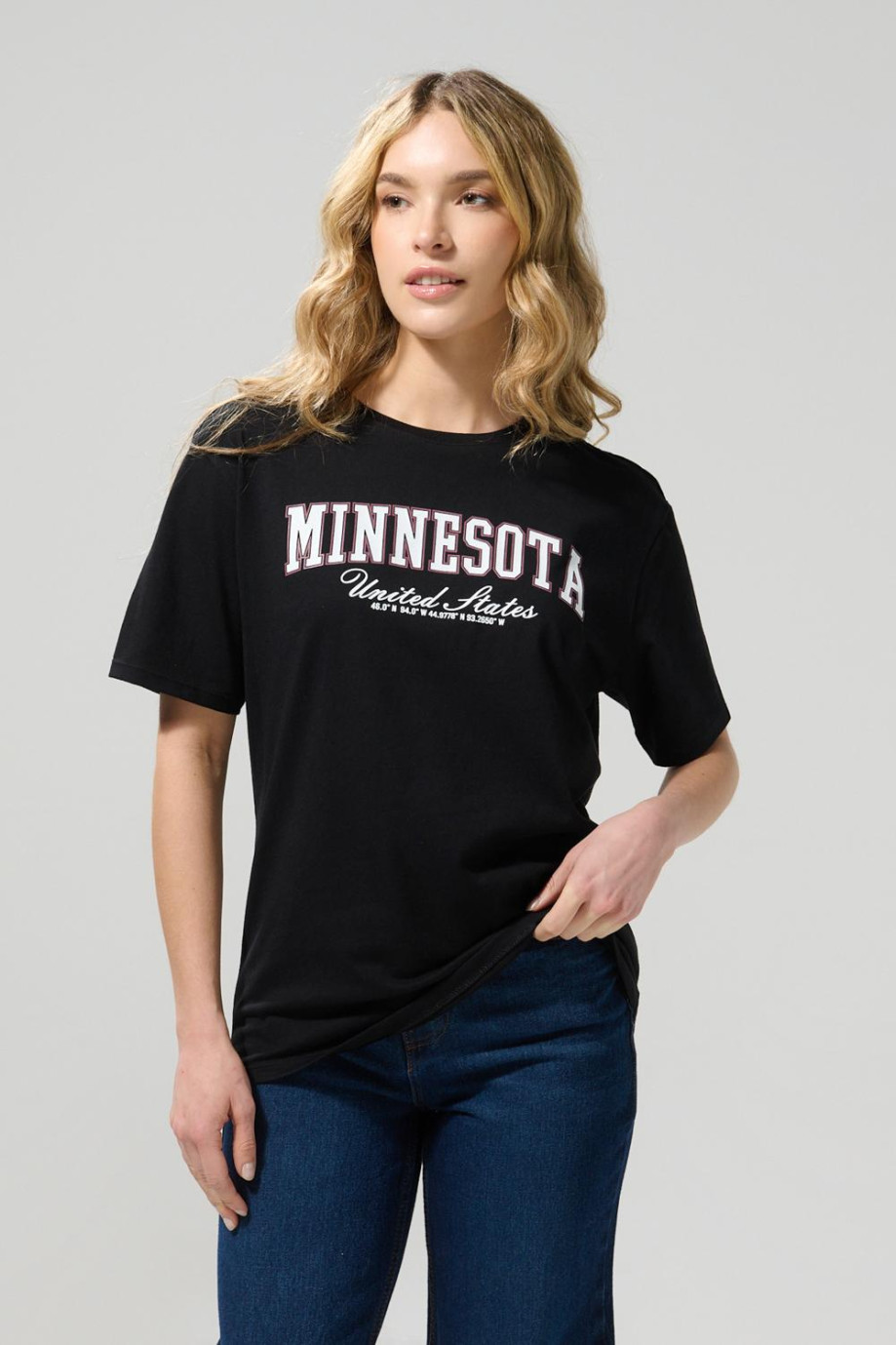 Camiseta en algodón college negra con manga corta