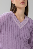 Suéter cuello V tejido morado claro con trenzas