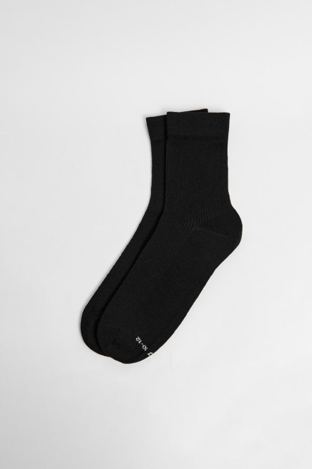 Medias largas unicolores con texturas acanaladas y elástico