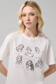 Camiseta cuello redondo crema con arte de Princesas