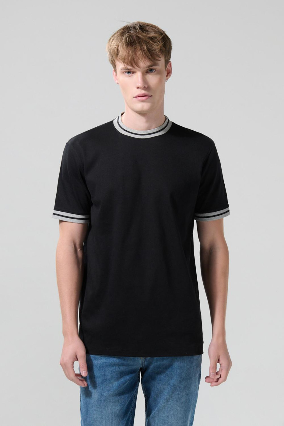 Camiseta oversize unicolor manga corta con rectilíneos