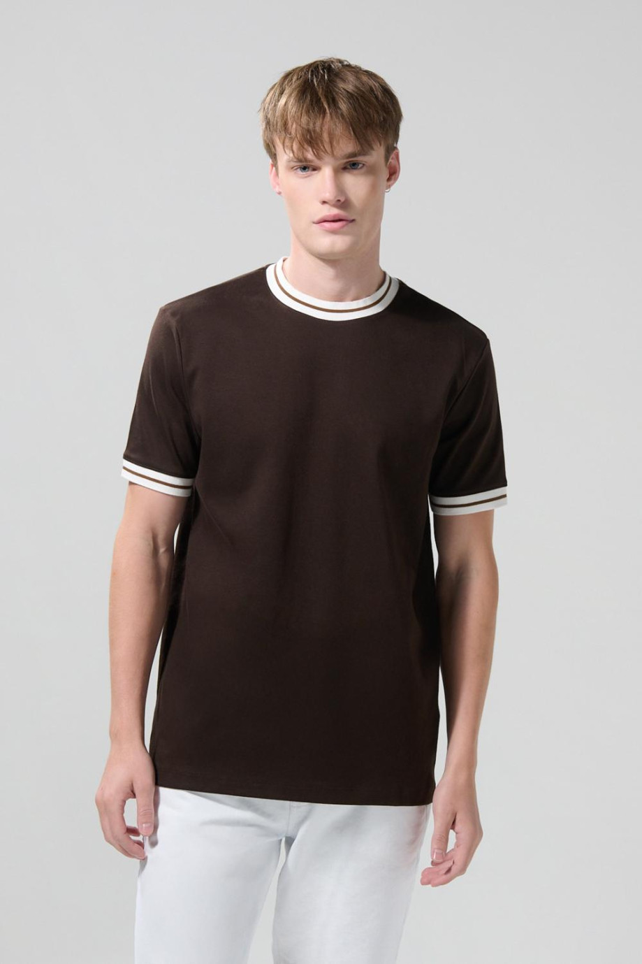 Camiseta oversize unicolor manga corta con rectilíneos