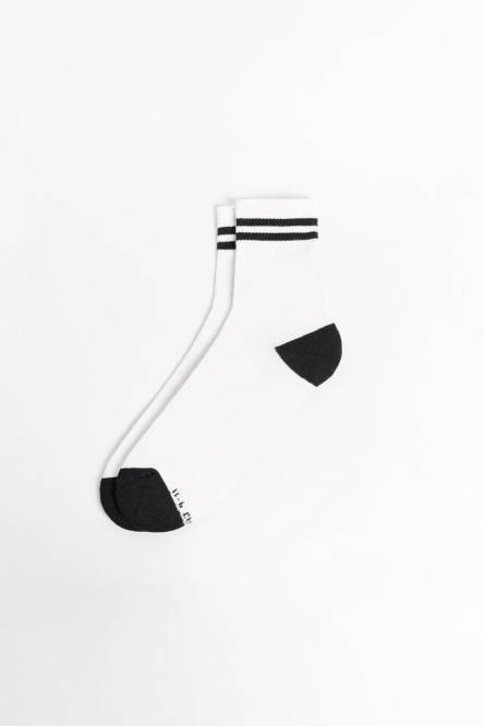 Medias unicolores largas con rayas superiores en contraste