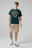 Camiseta cuello redondo verde oscura con arte college