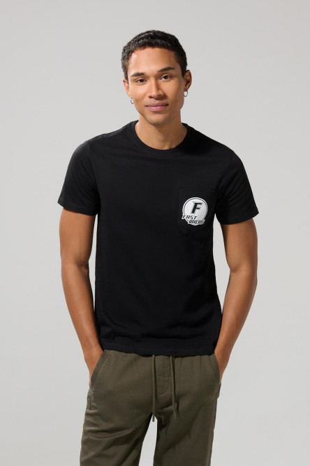 Camiseta negra college con bolsillo y manga corta