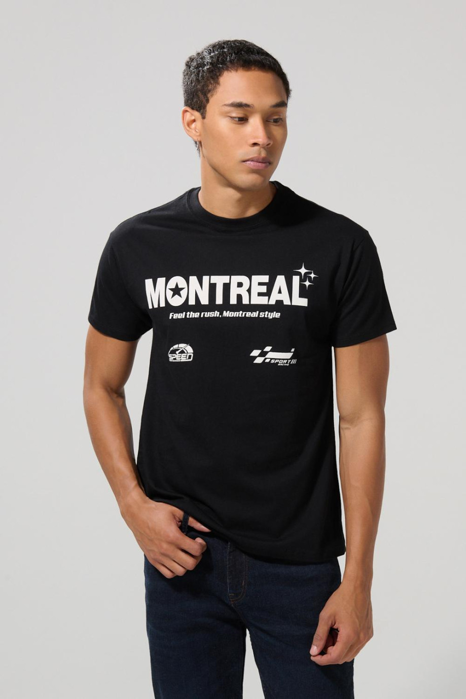 Camiseta manga corta negra para hombre.