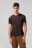 Camiseta en viscosa unicolor ajustada con manga corta