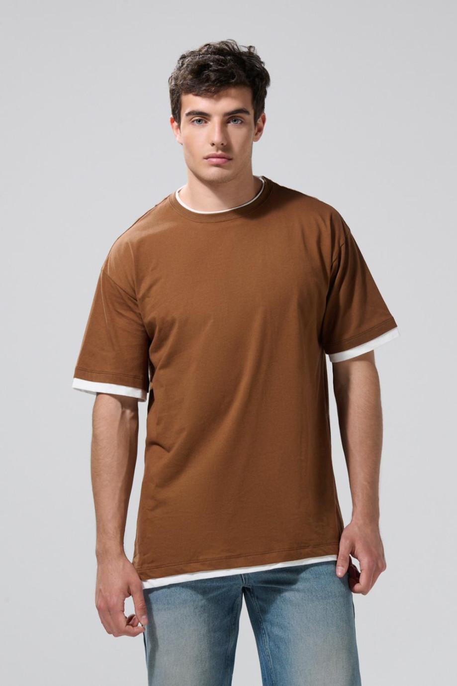 Camiseta oversize cuello redondo unicolor con contrastes