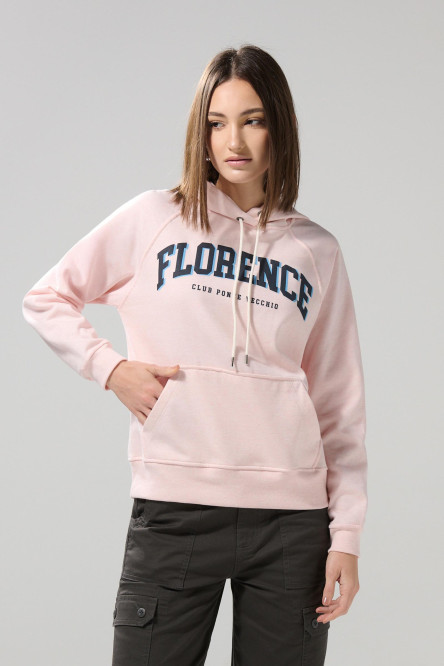 Buzo unicolor con manga ranglan, texto college y capota