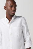Camisa unicolor cuello button down con charreteras