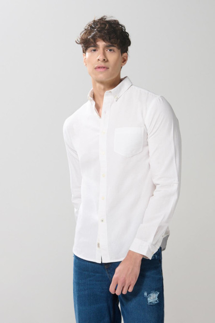 Camisa cuello button down unicolor en algodón manga larga