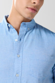 Camisa cuello button down unicolor en algodón manga larga