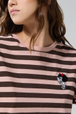 Camiseta oversize rosada crop top de Mafalda a rayas