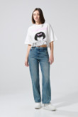 Camiseta oversize crema crop top con arte de Mafalda