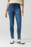 Jean azul medio push up con tiro alto, realce y bolsillos