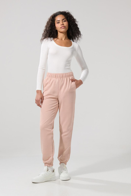 Pantalón unicolor jogger con bolsillos laterales y elástico
