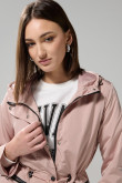 Chaqueta parka unicolor con capota y cintura ajustable