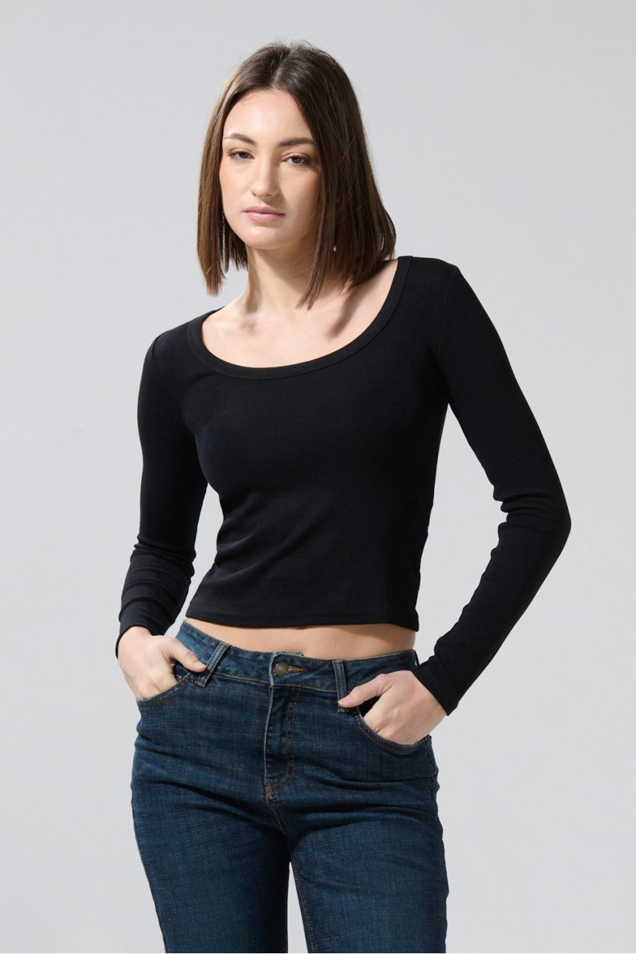 Camiseta acanalada unicolor con manga larga y escote en U