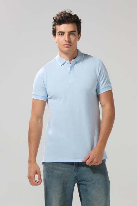Camiseta polo unicolor con aberturas y manga corta