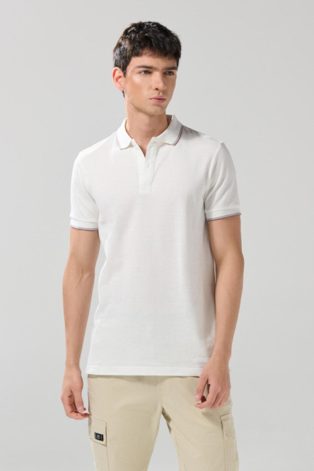 Camiseta polo unicolor con aberturas y manga corta