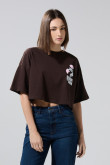 Camiseta crop top café oscura oversize con arte de Minnie