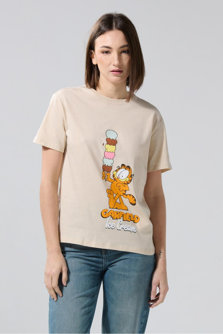 Camiseta kaki cuello redondo con arte de Garfield