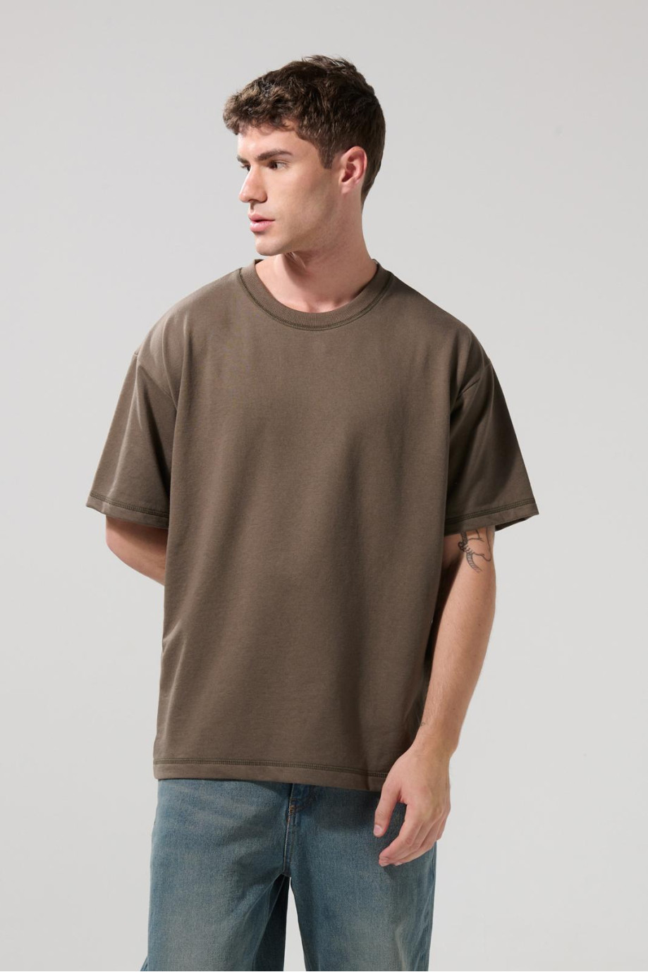Camiseta unicolor manga corta oversize en tela gruesa