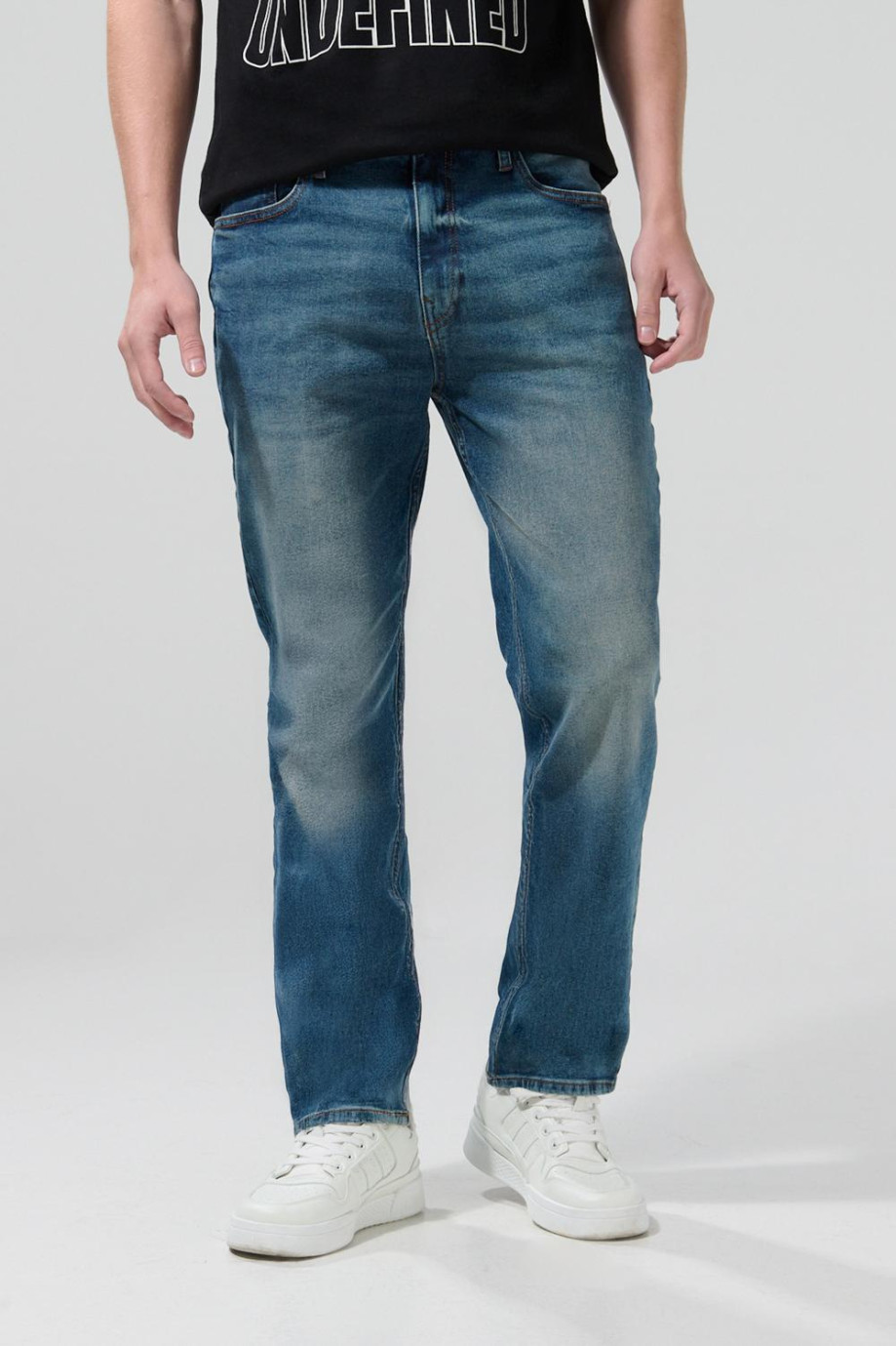 Jean straight leg azul medio tiro bajo con bota recta