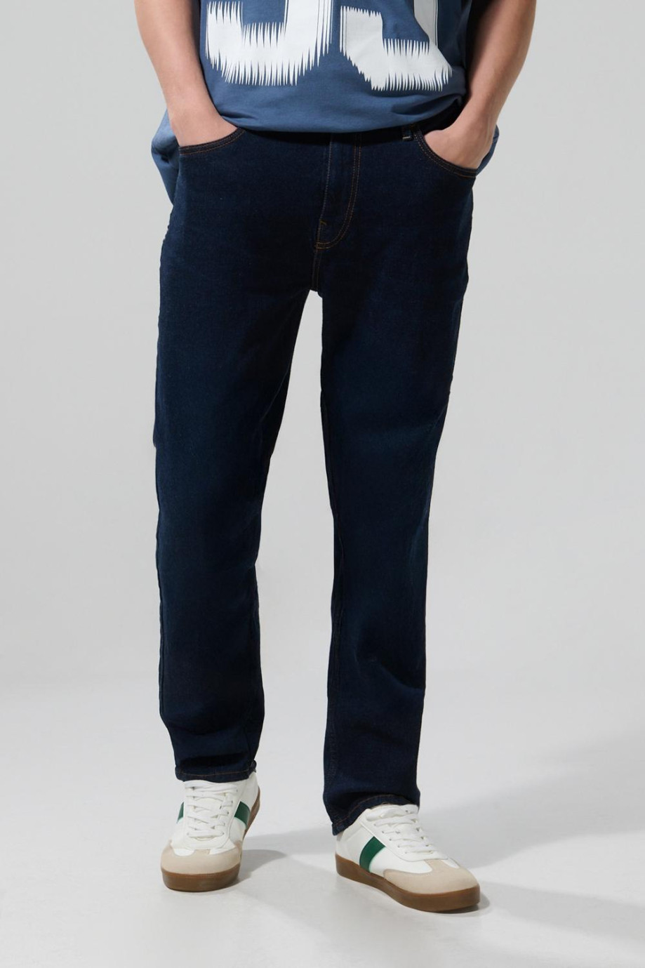 Jean azul oscuro straight leg bota recta con tiro bajo