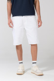 Bermuda slim de jean blanca tiro bajo con bolsillos