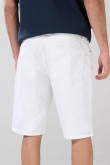 Bermuda slim de jean blanca tiro bajo con bolsillos