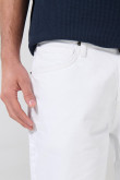 Bermuda slim de jean blanca tiro bajo con bolsillos