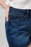 Short en jean azul oscuro con bolsillos y tiro alto