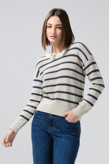 Suéter kaki claro con cuello redondo, rayas y perforaciones