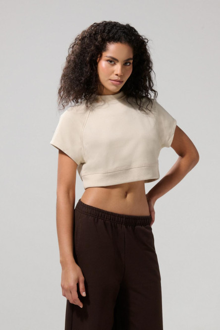 Camiseta crop top unicolor con manga ranglan corta