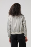 Chaqueta bomber unicolor con contrastes y cremallera